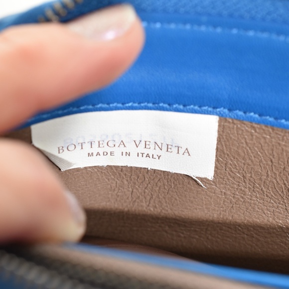 Bottega Veneta Aqua Intrecciato Nappa Leather Zip Wallet Blue - Picture 9 of 10